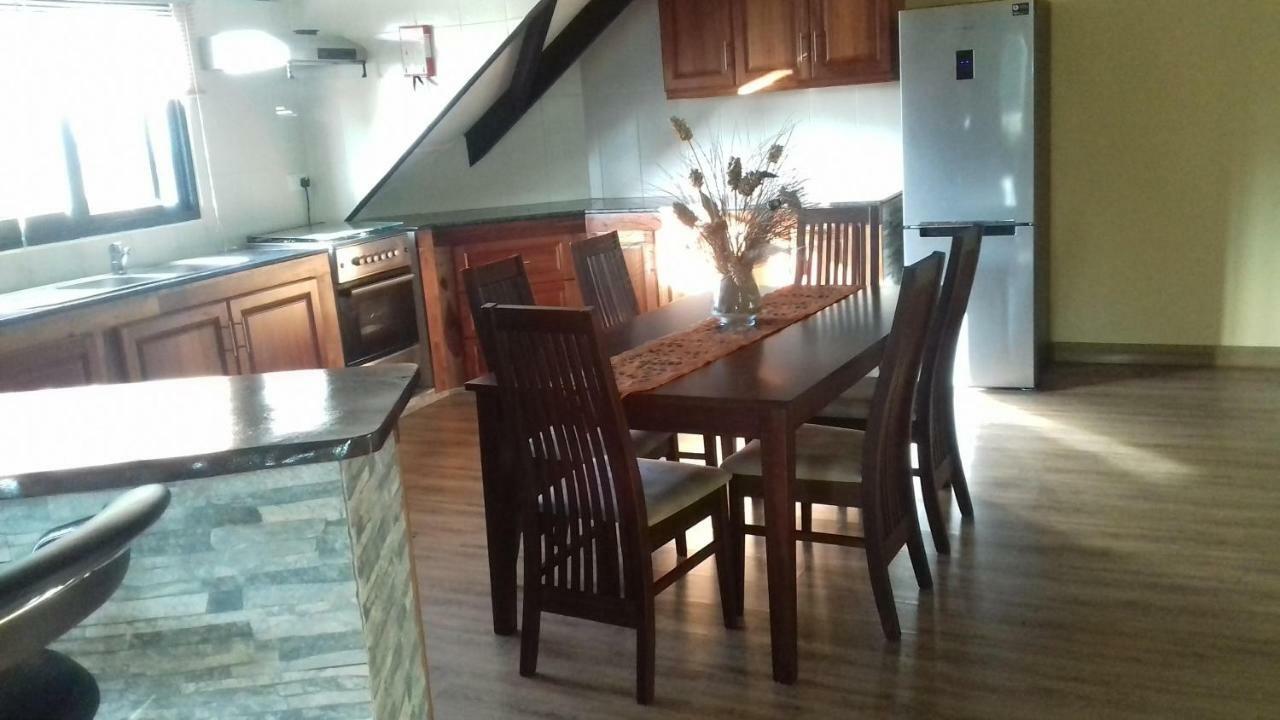 Shay Lyah Self Catering Apartamento Victoria Exterior foto