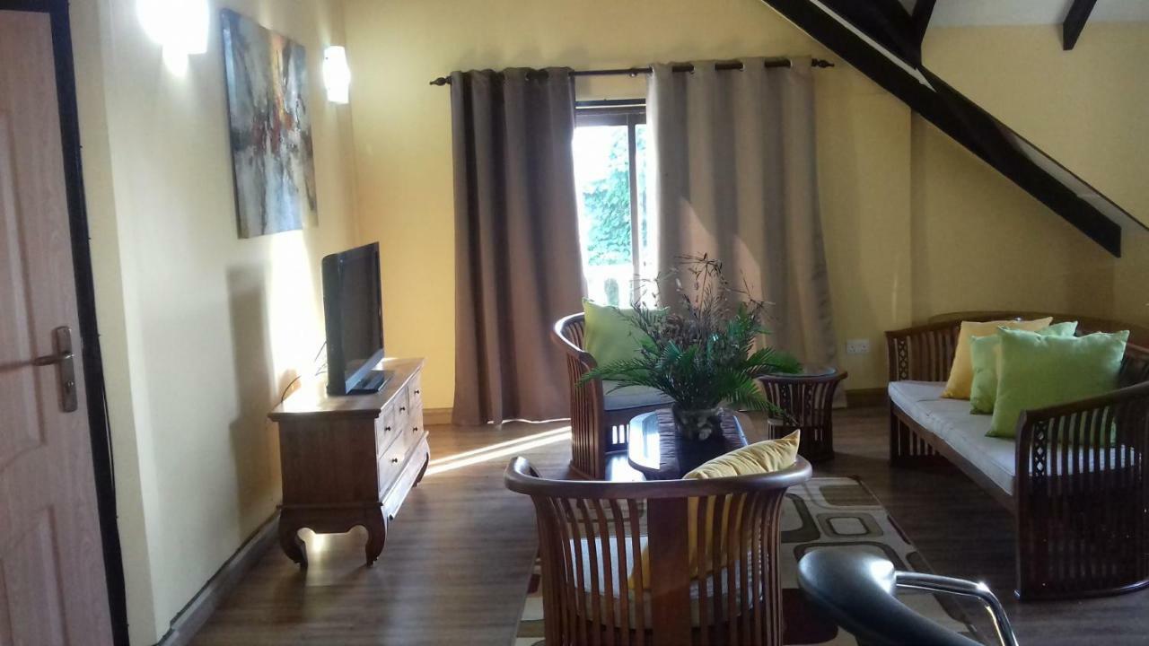 Shay Lyah Self Catering Apartamento Victoria Exterior foto